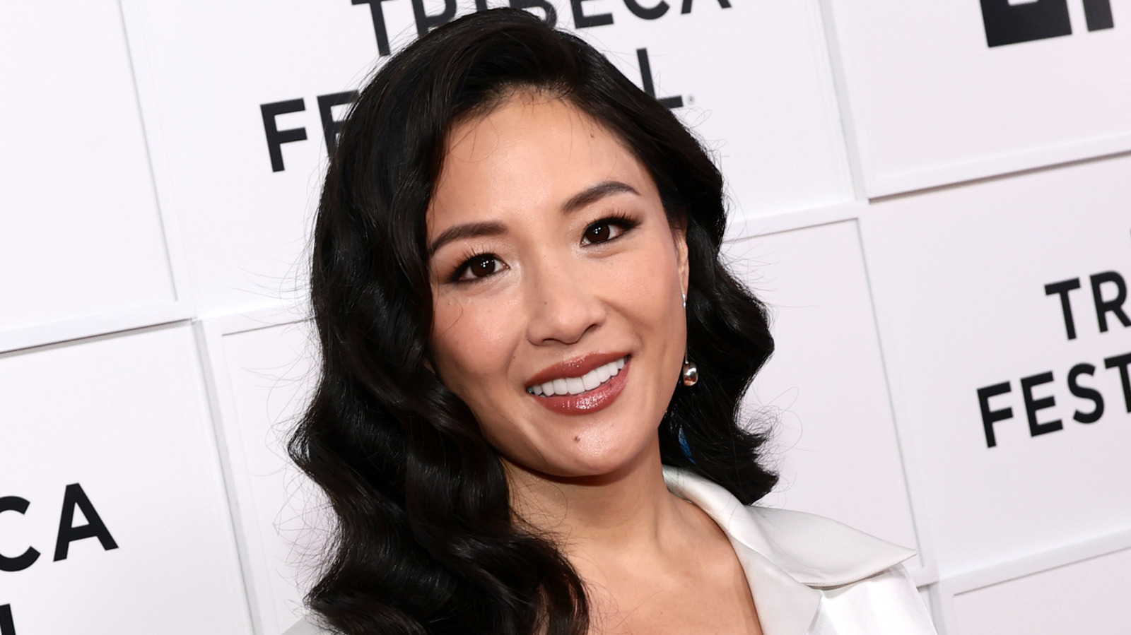 Constance Wu est une beauté au visage frais sans maquillage