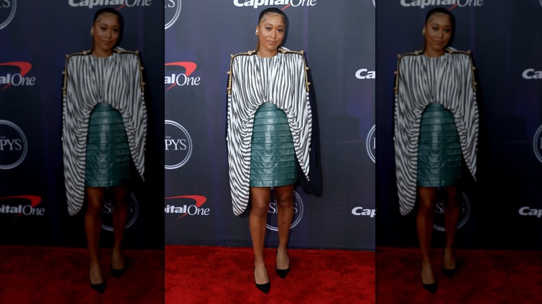 Naomi Osaka posant aux ESPY Awards 2021.