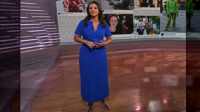 Laura Jarrett porte une robe bleue