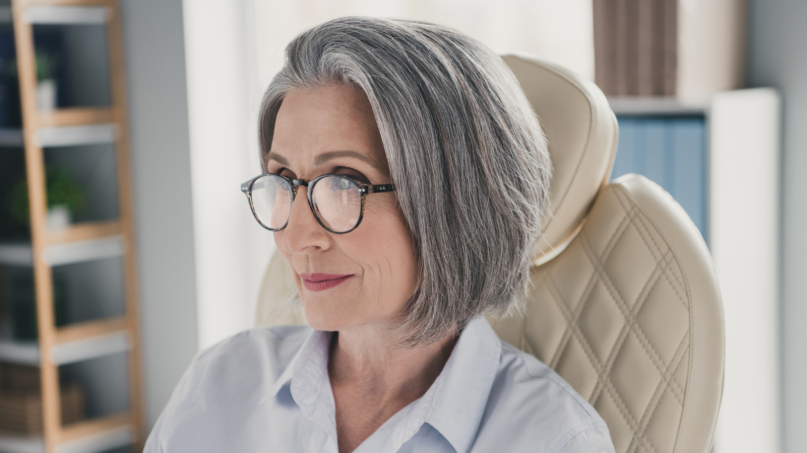 5 styles Bob qui flattent parfaitement les cheveux gris