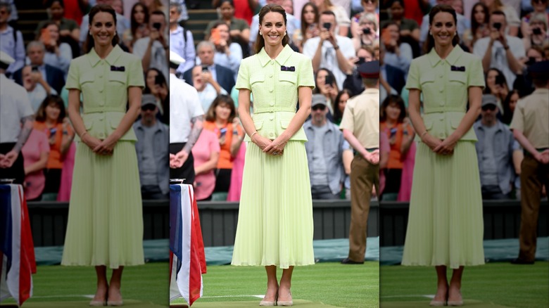 Kate Middleton portant une jupe plissée vert citron avec un haut ceinturé boutonné à Wimbledon en 2023.