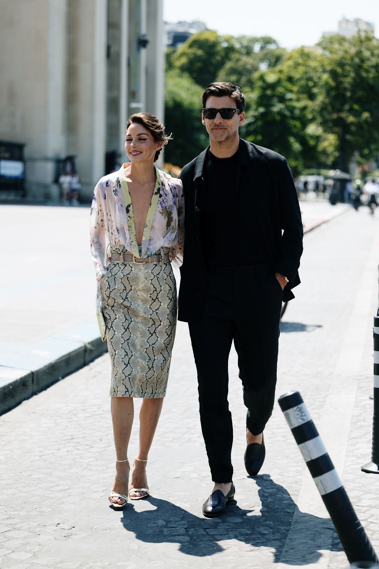 Olivia Palermo avec son mari sur le point de participer au défilé Elie Saab à Paris.