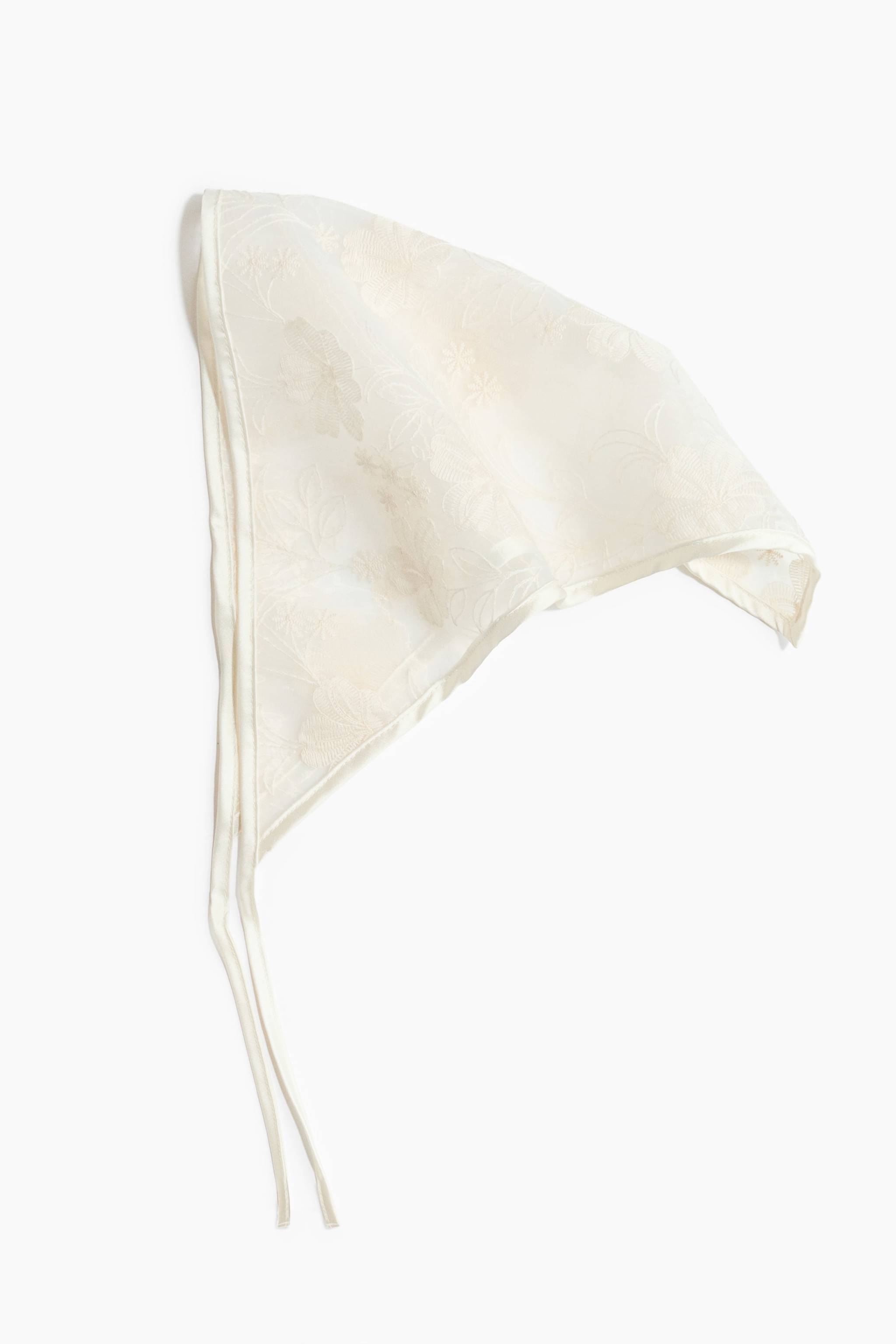 Foulard détails brodés (7,99 €) Réf. 1362204001