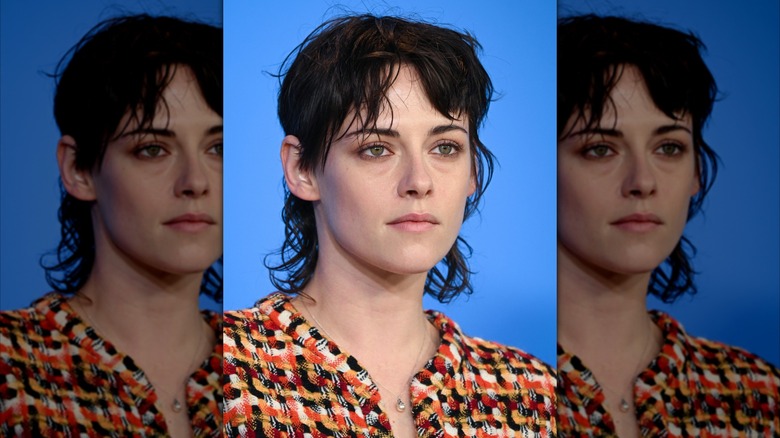 Kristen Stewart pose au photocall du jury international lors du 73e Festival international du film de Berlin à l'hôtel Grand Hyatt le 16 février 2023.