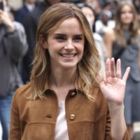 Emma Watson rend la transition vers les cheveux longs si chic