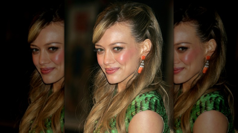 Hilary Duff souriante en 2005