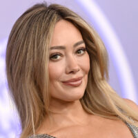 L'évolution de la couleur des cheveux d'Hilary Duff prouve qu'elle peut réaliser n'importe quel look