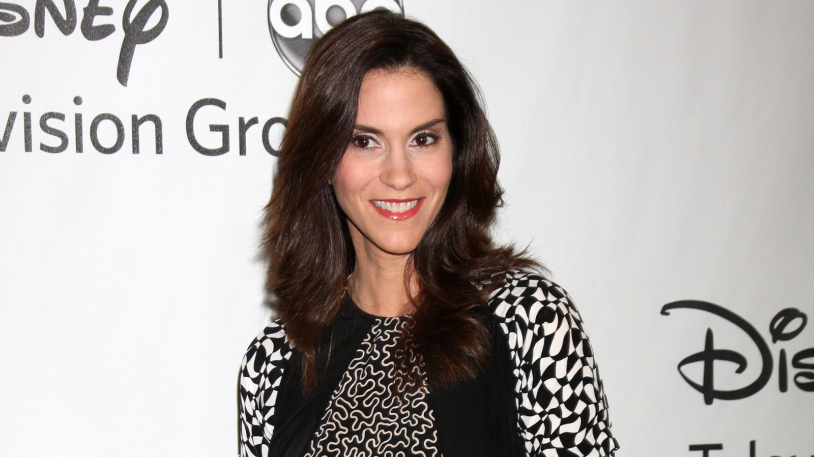 Le look de Jami Gertz a complètement changé lorsqu'elle a porté des franges émoussées