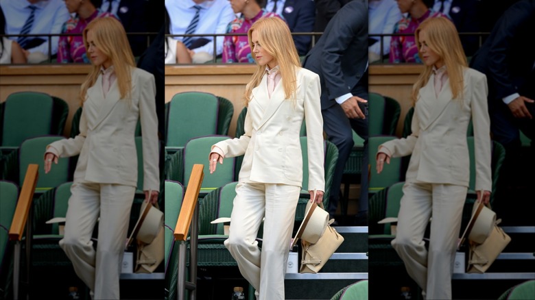 Nicole Kidman photographiée à Wimbledon 2026 portant un tailleur-pantalon blanc