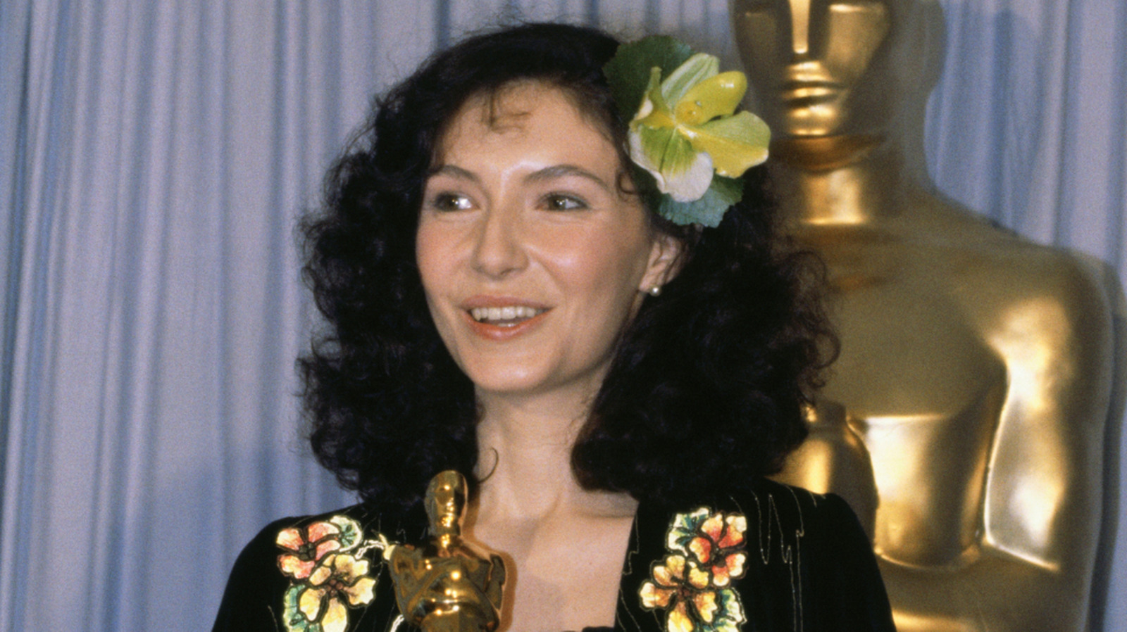 Les photos côte à côte de Mary Steenburgen prouvent qu'elle s'améliore avec l'âge