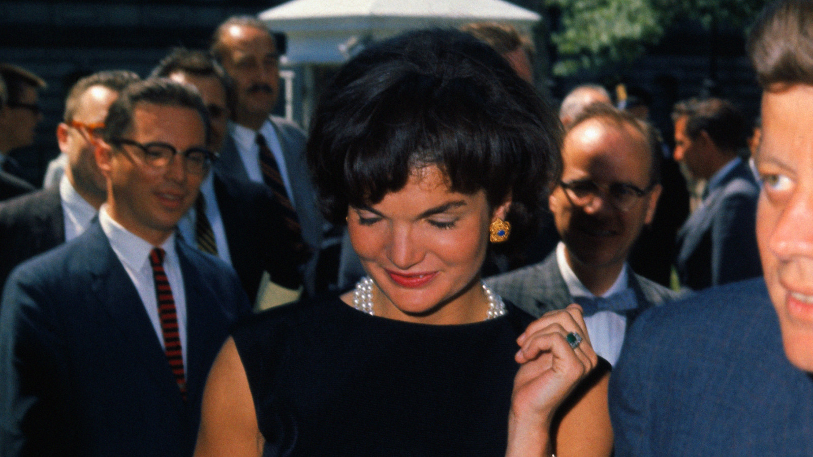 La bague de fiançailles de Jackie Kennedy définit les tendances en matière de bijoux avec son design unique