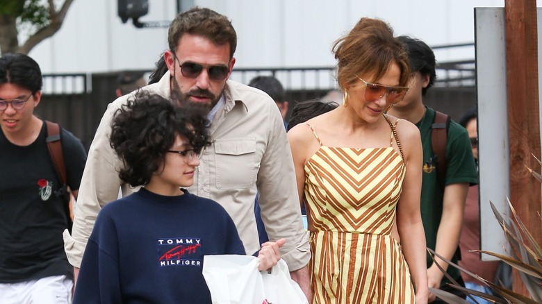 Emme marche avec Ben Affleck et Jennifer Lopez