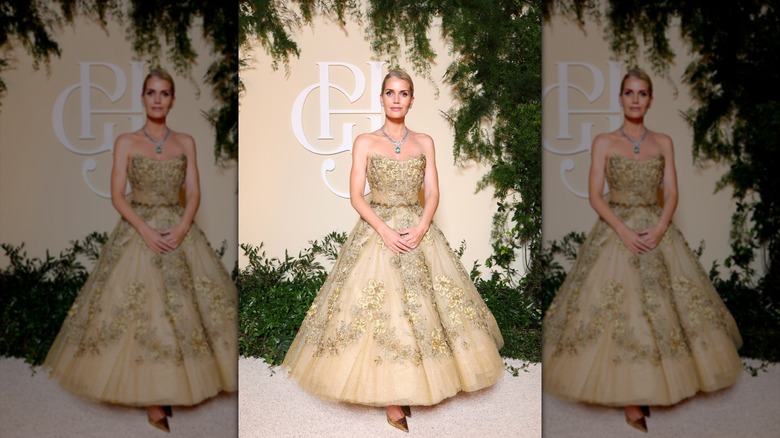 Lady Kitty Spencer porte de l'or au Grand Prix 2025