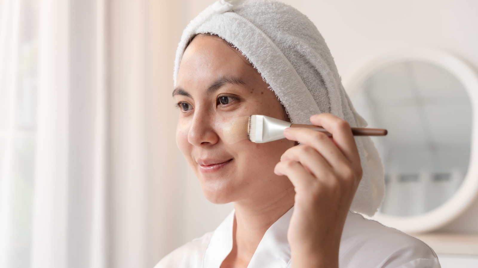 Un célèbre MUA a qualifié ces habitudes de beauté de définitivement dépassées en 2026 (et nous sommes d’accord)