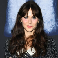 Comment la frange est devenue le style normal de Zooey Deschanel : « Tout a commencé à l'âge de 2 ans »