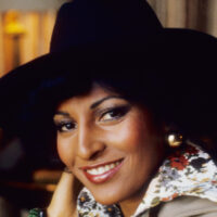 La star des années 70, Pam Grier, est toujours aussi magnifique des décennies plus tard