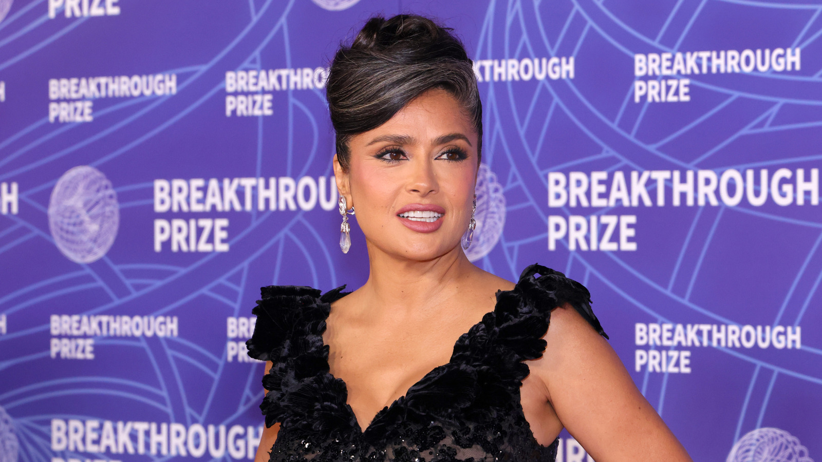 8 célébrités qui ont secoué les plus belles tendances cheveux gris de 2026 (jusqu'à présent)