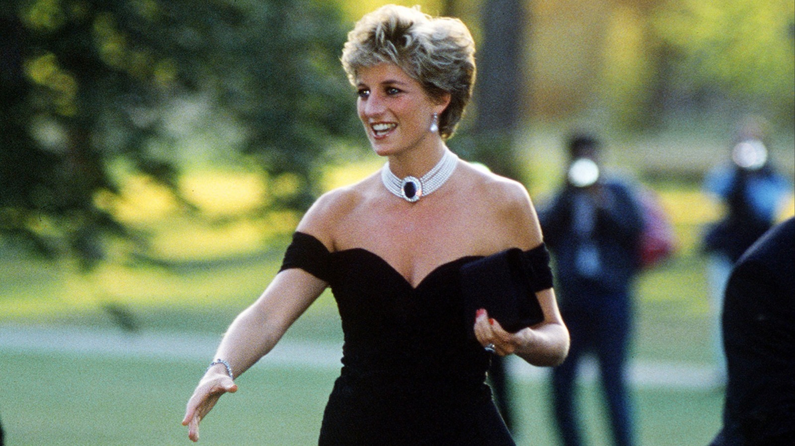 Comment recréer les looks les plus emblématiques de la princesse Diana des années 90 avec un budget limité