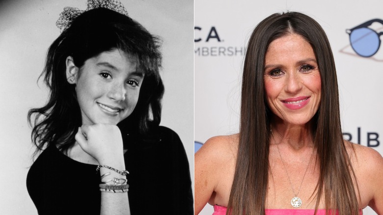 Soleil Moon Frye sur une photo en noir et blanc posant avec le menton sur la main en 1988 à gauche et lors d'un événement portant un haut rose en 2025 à droite.
