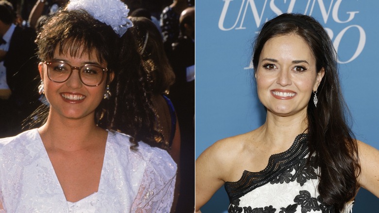 Danica McKellar sur le tapis rouge portant une robe en dentelle blanche et des lunettes en 1990 à gauche et lors d'un événement portant une robe asymétrique blanche et noire en 2024 à droite.
