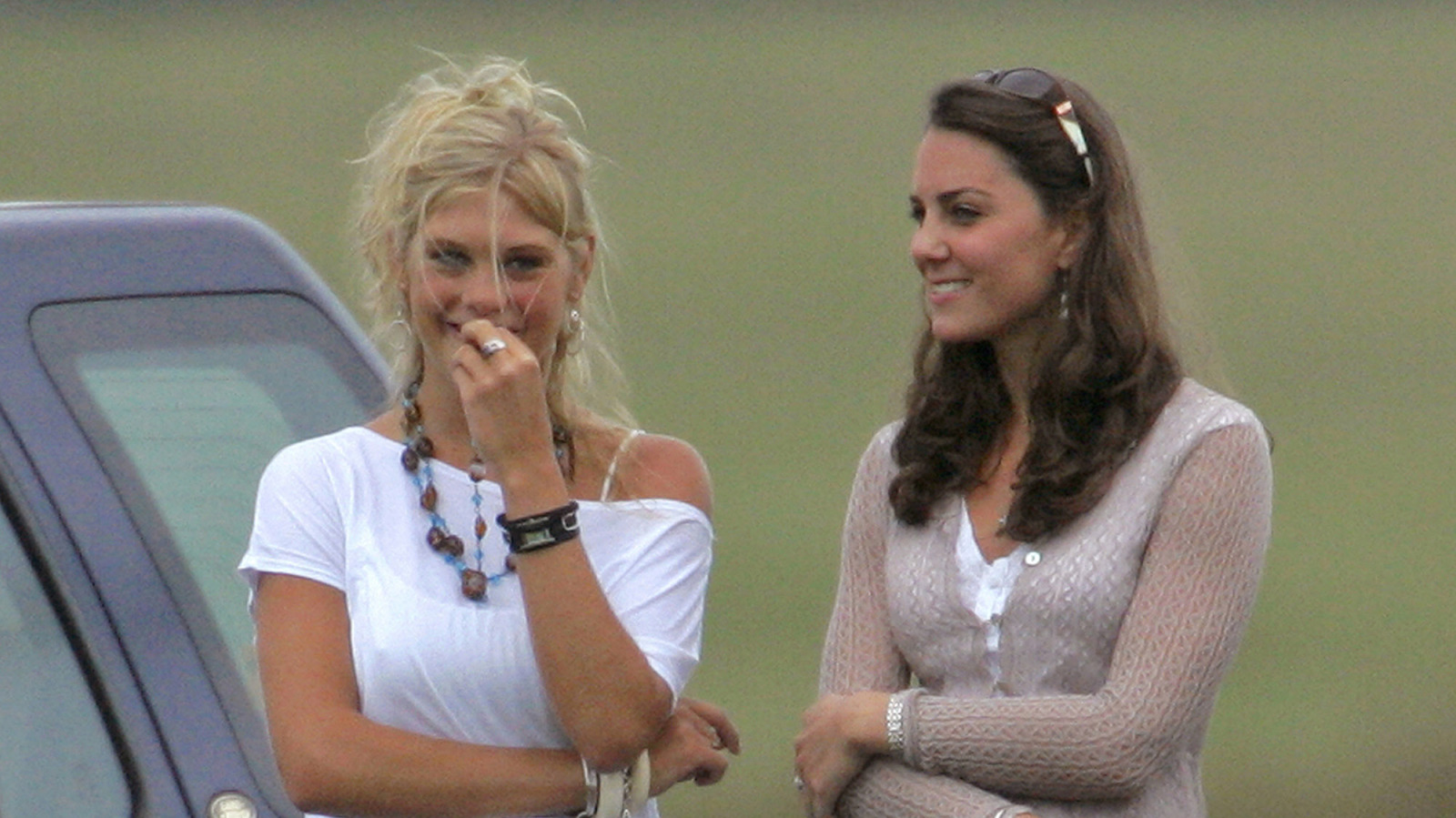 3 rares fois où les cheveux naturels de Kate Middleton sont sortis pour jouer lors de matchs de polo