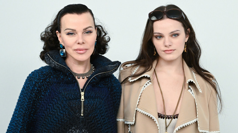 Debi Mazar photographiée avec sa fille Evelina Corcos