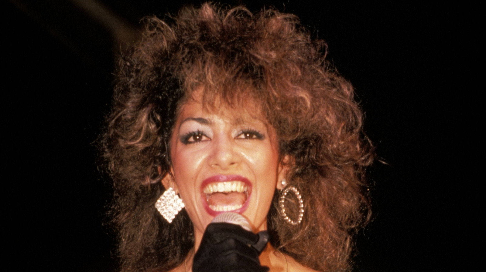 La star des années 80, Sheila E., est toujours aussi étonnante à 60 ans