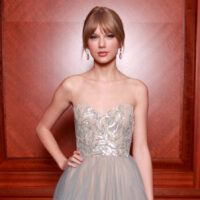 Cette tenue de Taylor Swift 2011 est l'un de ses moments les mieux habillés que tout le monde a oublié