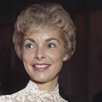 Les cheveux bouclés de la vieille star hollywoodienne Janet Leigh sont parfaits pour que les femmes plus âgées puissent les copier aujourd'hui