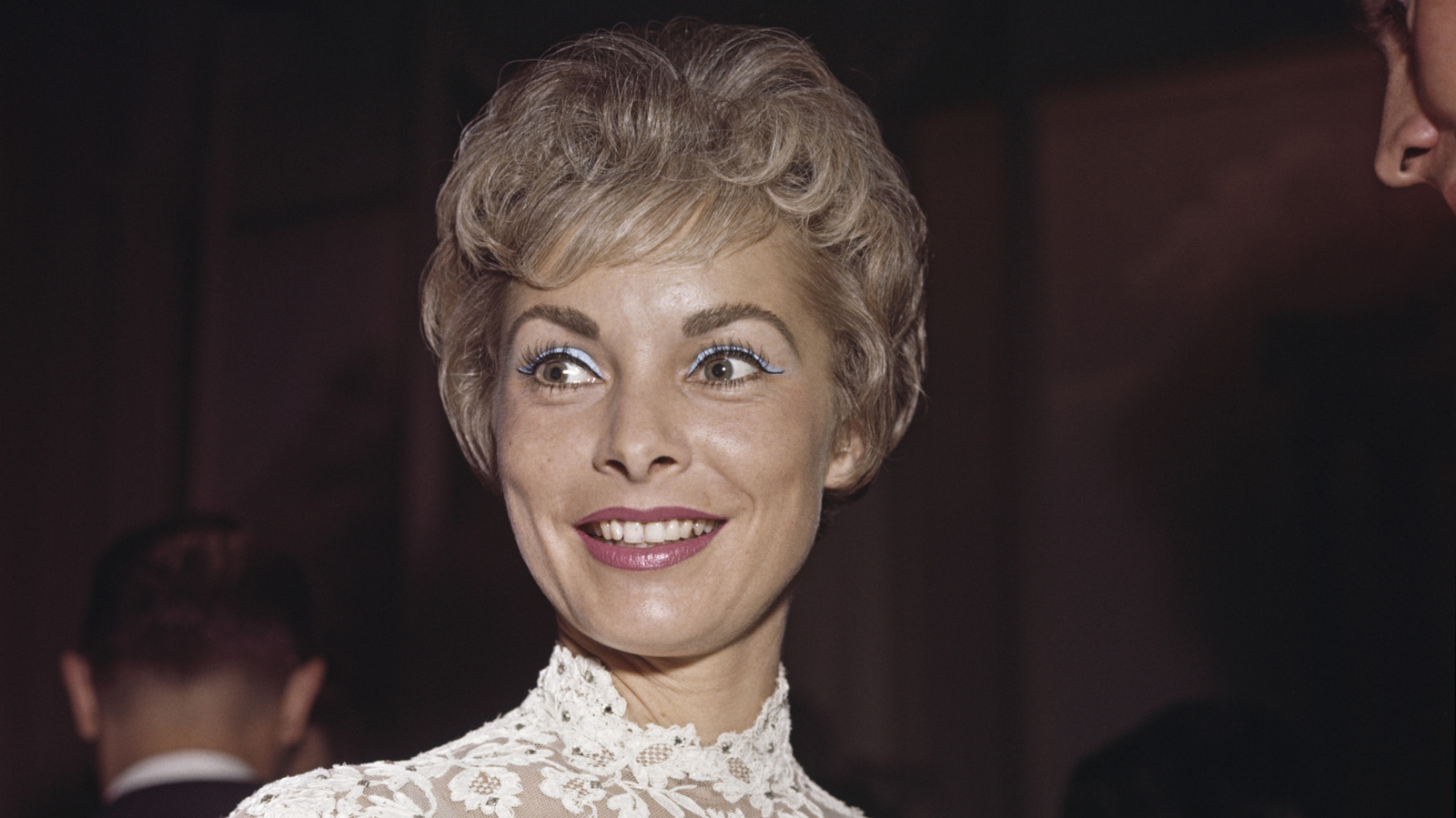 Les cheveux bouclés de la vieille star hollywoodienne Janet Leigh sont parfaits pour que les femmes plus âgées puissent les copier aujourd'hui