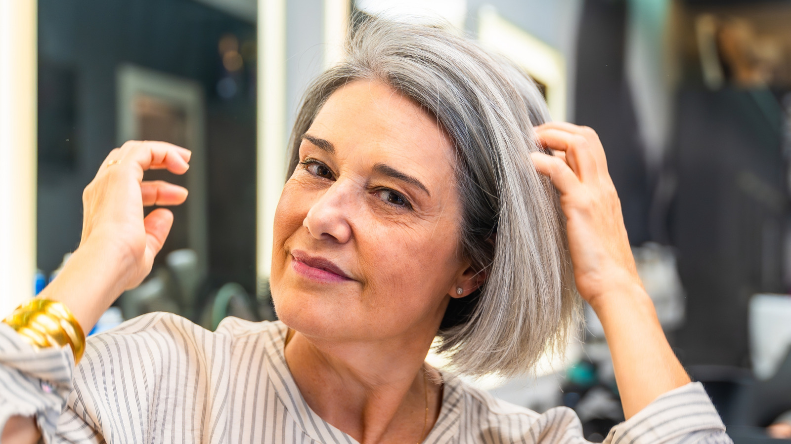 Tendances de coiffure grises qui donneront à vos serrures leur meilleur aspect