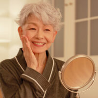 La ménopause et la périménopause peuvent modifier la forme de votre visage – Ce qu'il faut savoir