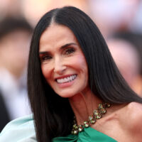 Demi Moore jette les règles du style mère de la mariée pour le mariage de sa fille Tallulah