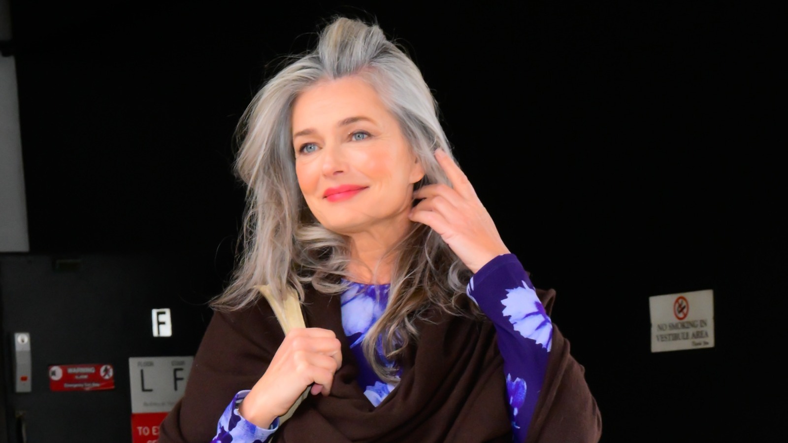 Paulina Porizkova a laissé tomber la robe blanche pour son mariage de conte de fées : découvrez son look éthéré