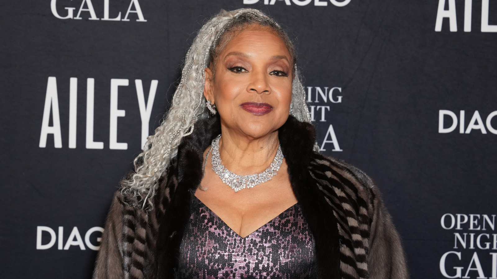 La star de Cosby Show, Phylicia Rashad, a eu une magnifique transformation de cheveux gris