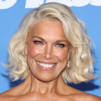 Hannah Waddingham est presque méconnaissable sans ses cheveux blonds courts