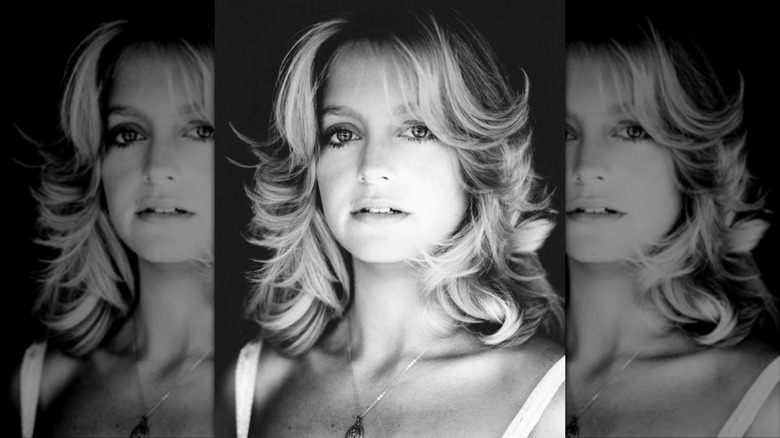 Goldie Hawn aux cheveux à plumes en 1978
