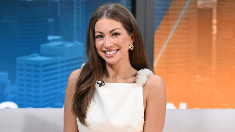 Stassi Schroeder aux cheveux châtain moyen