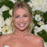 « Je veux que ma couleur de cheveux ressemble à la sienne » : la douce raison de Stassi Schroeder d'abandonner la teinture