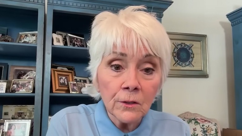 Joyce DeWitt lors d'une interview avec Pluto TV (2025)