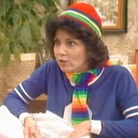 Vous vous souvenez de Joyce DeWitt de Three's Company ? Voici à quoi ressemble la star des années 80 maintenant