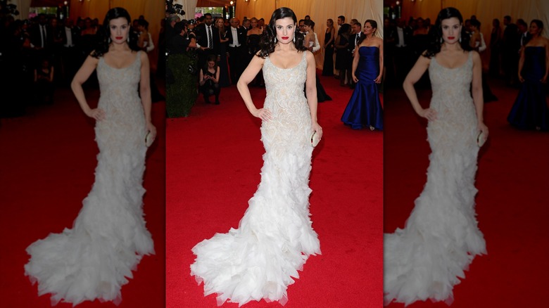 Idina Menzel au Met Gala 2014 dans une robe blanche