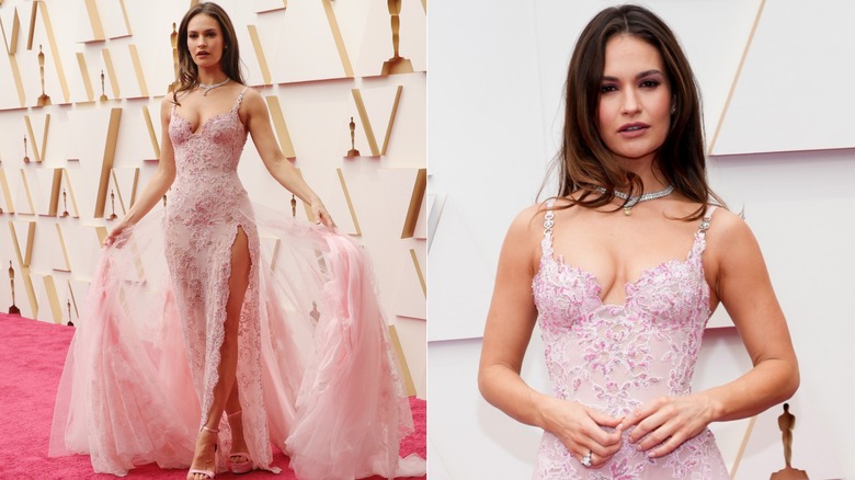 Lily James aux Oscars 2022 dans une robe rose Versace