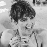 Photos de retour du mannequin légendaire des années 60, Edie Sedgwick, qui capturent complètement l'époque