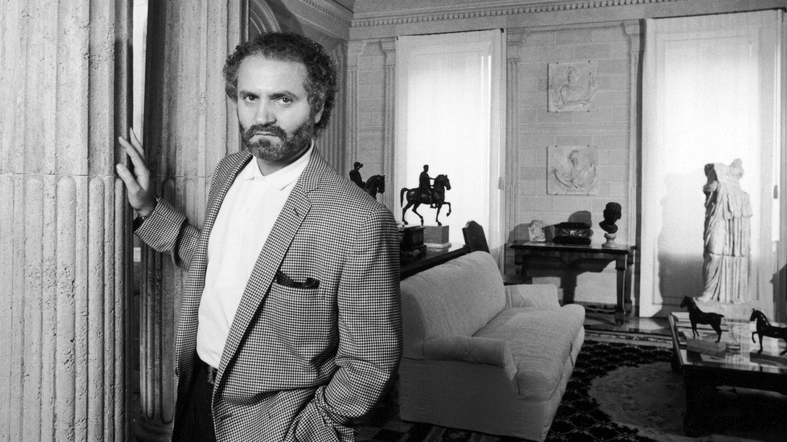 Citation du jour par Gianni Versace : « Ne vous laissez pas influencer par les tendances. Ne faites pas de mode...'