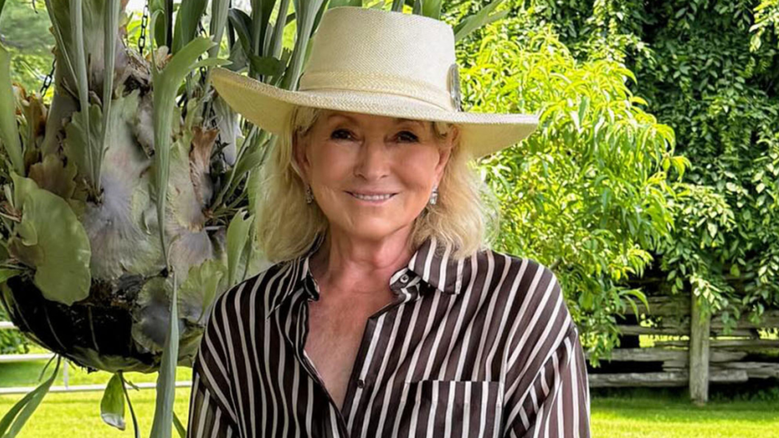 Martha Stewart adore cet accessoire d'été élégant aux bienfaits pour la peau