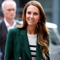 Golden Hour Brunette et autres tendances de couleurs de transition de l’été à l’automne à essayer en 2026