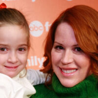 Mathilda, la fille aînée de Molly Ringwald, a grandi pour devenir magnifique comme sa mère