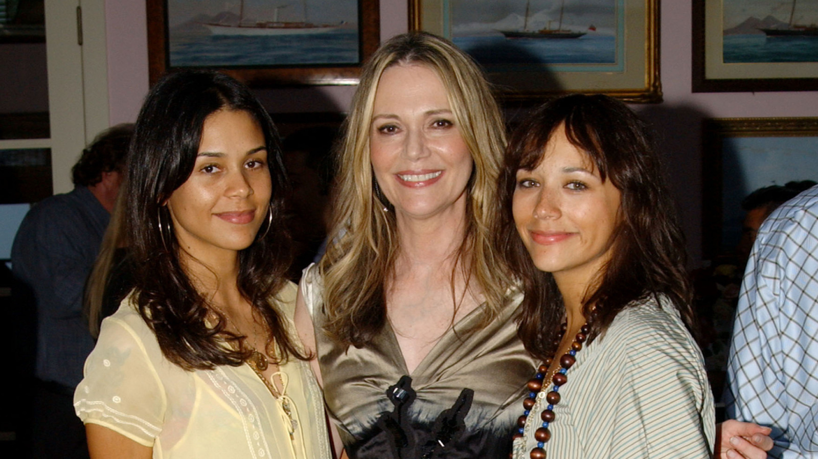6 jolies photos de la star de Mod Squad, Peggy Lipton, avec ses filles Kidada et Rashida Jones