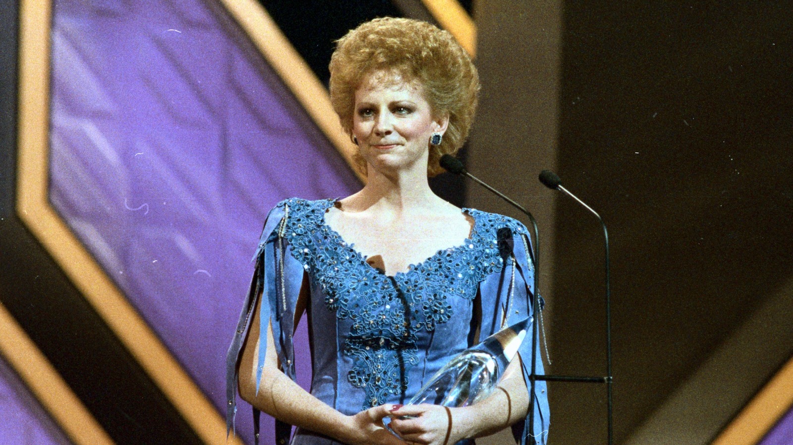 Les meilleurs moments avec de gros cheveux de Reba McEntire dans les années 80 et 90
